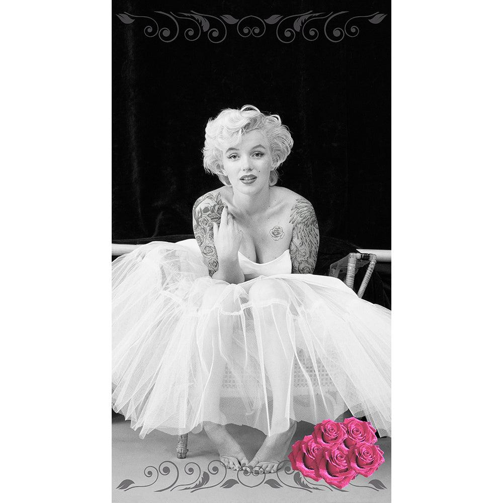 "Sitting Pretty" 40"x72" Marilyn Monroe Beach Towel - Dahdoul Online